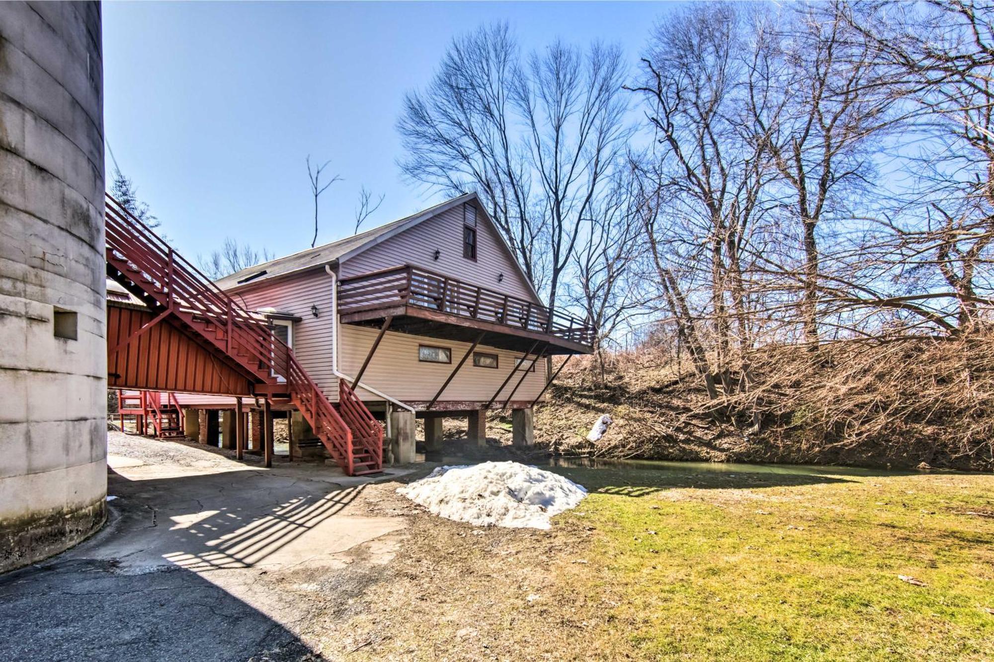 Runningwater Apartment In Lancaster With Deck Extérieur photo